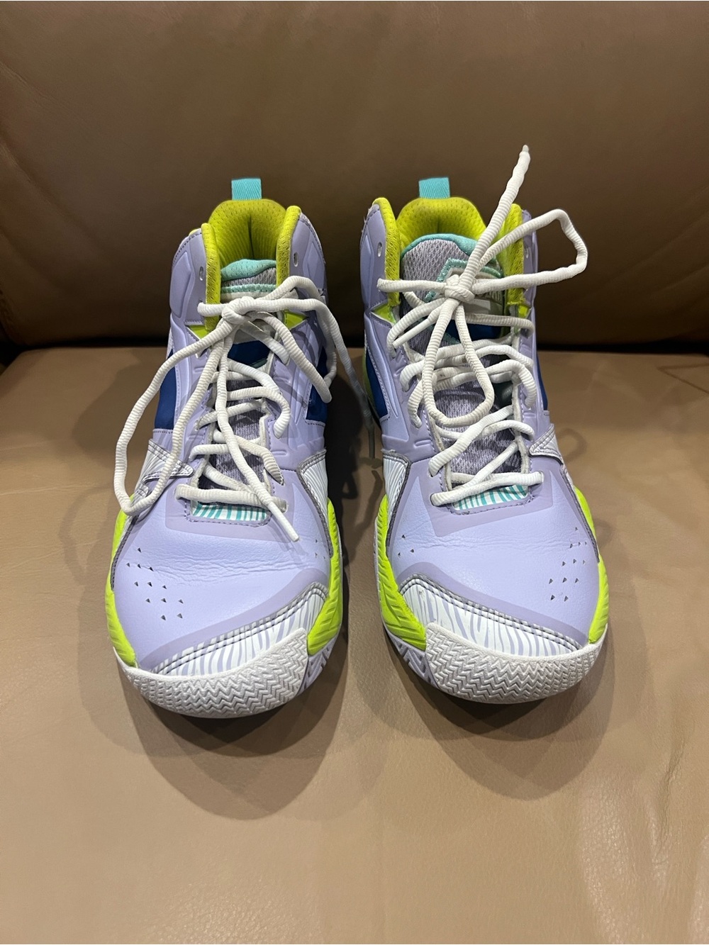 MOOLAH girls basketball shoes.